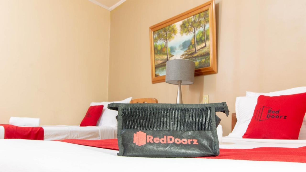 Отель Reddoorz @ Downtown Таклобан Экстерьер фото